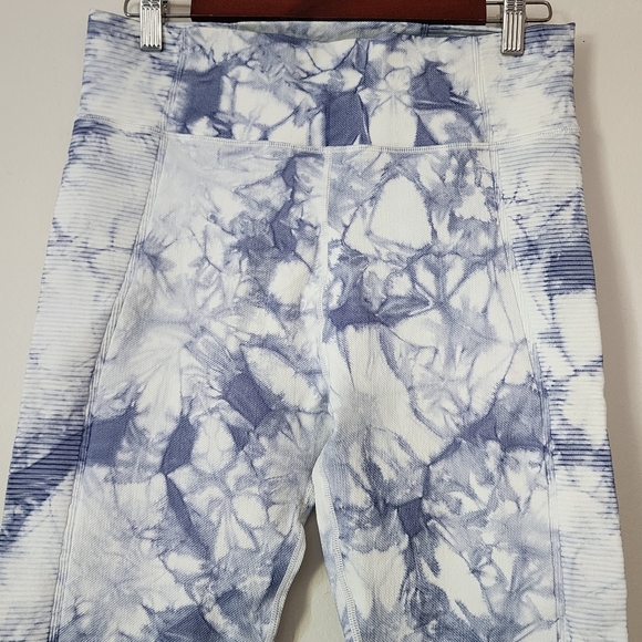 Offline By Aerie Size Large Blue & White Ice Tie Dye Ribbed Seamless Leggings - Picture 2 of 7